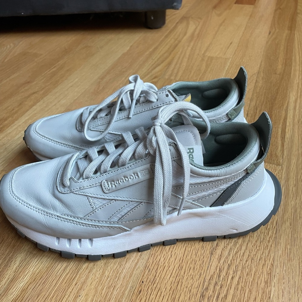 COPY - Reebok leather legacy shoe, worn once!!!